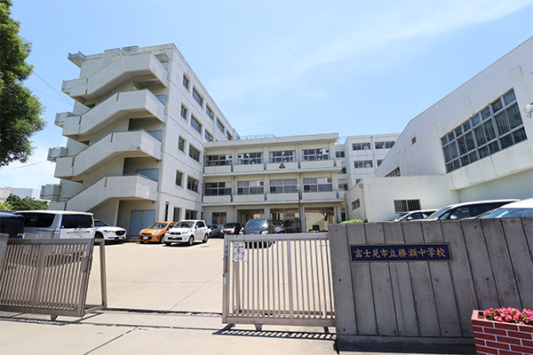 勝瀬中学校